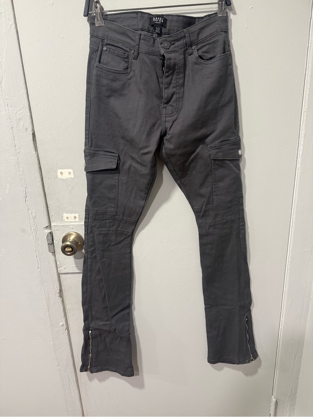 Boohooman flared zipped cargos 30